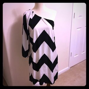 Black/white chevron shift dress, size small